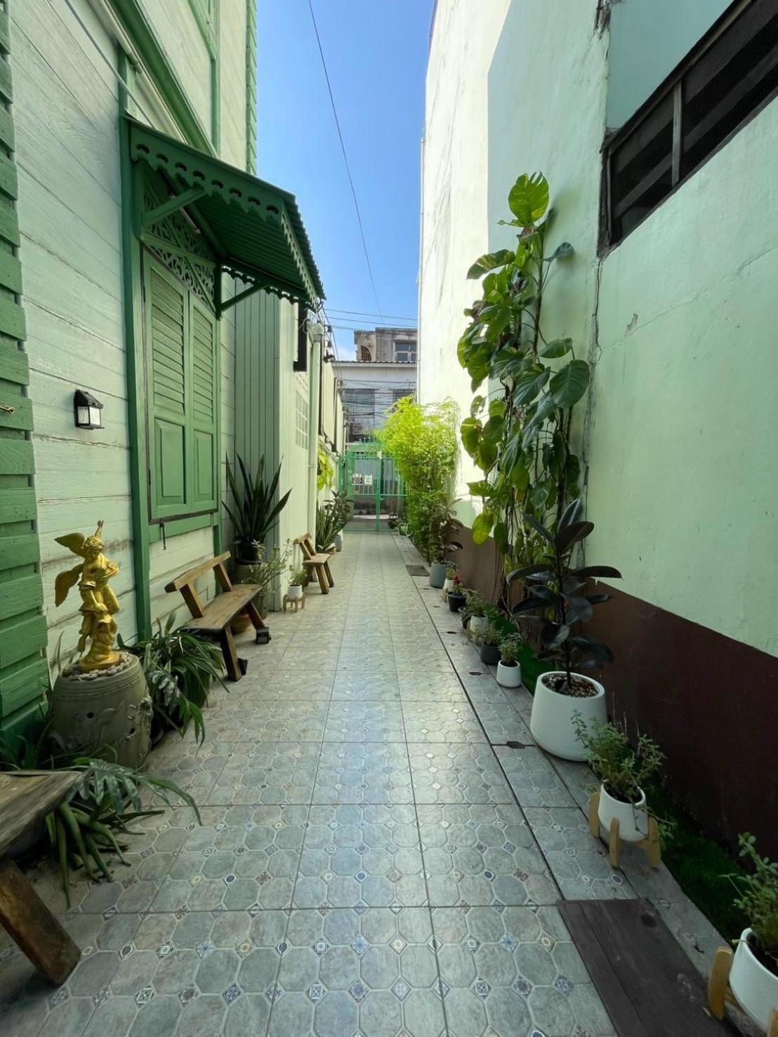 Green Teak House Bangkok Exterior foto