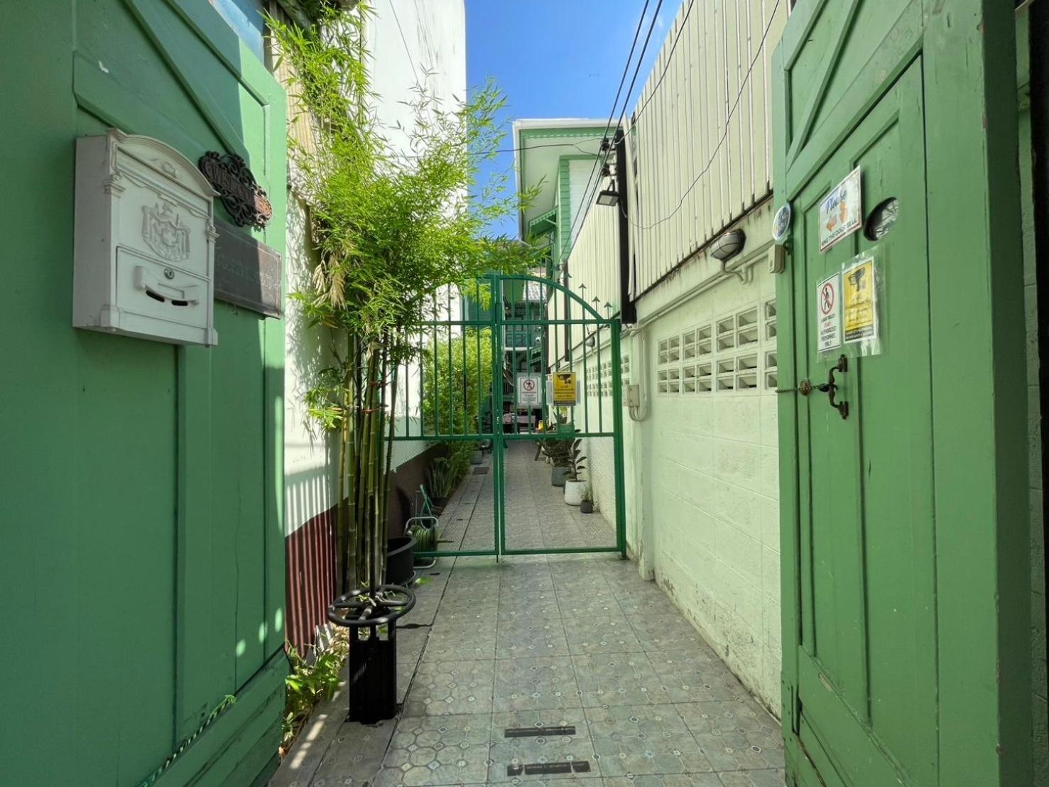 Green Teak House Bangkok Exterior foto