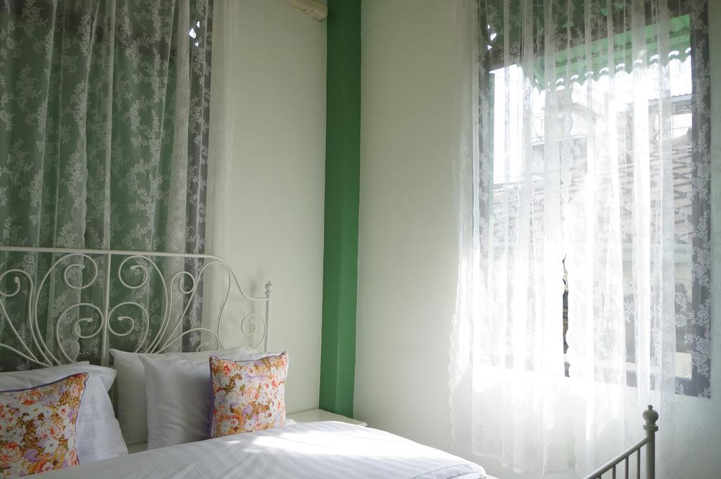 Green Teak House Bangkok Exterior foto